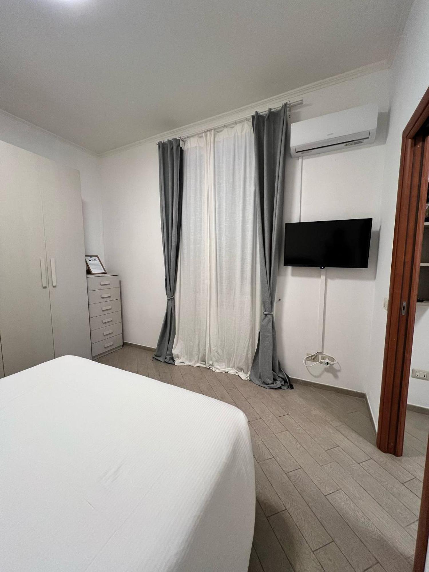 Roma Chic Residenza Gemelli Apartment Ngoại thất bức ảnh
